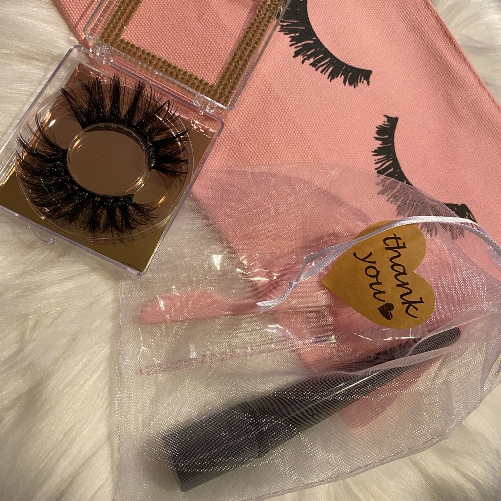 Lashes - Picture 6 of 15
